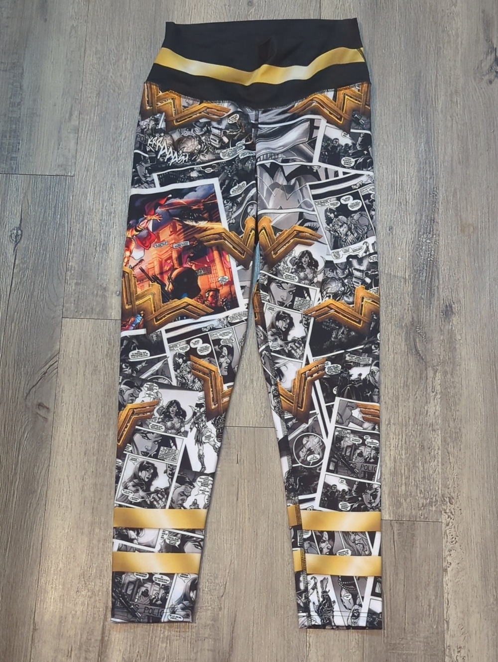 Wonder Woman  Comic Print Leggings with Gold Accents NWOT